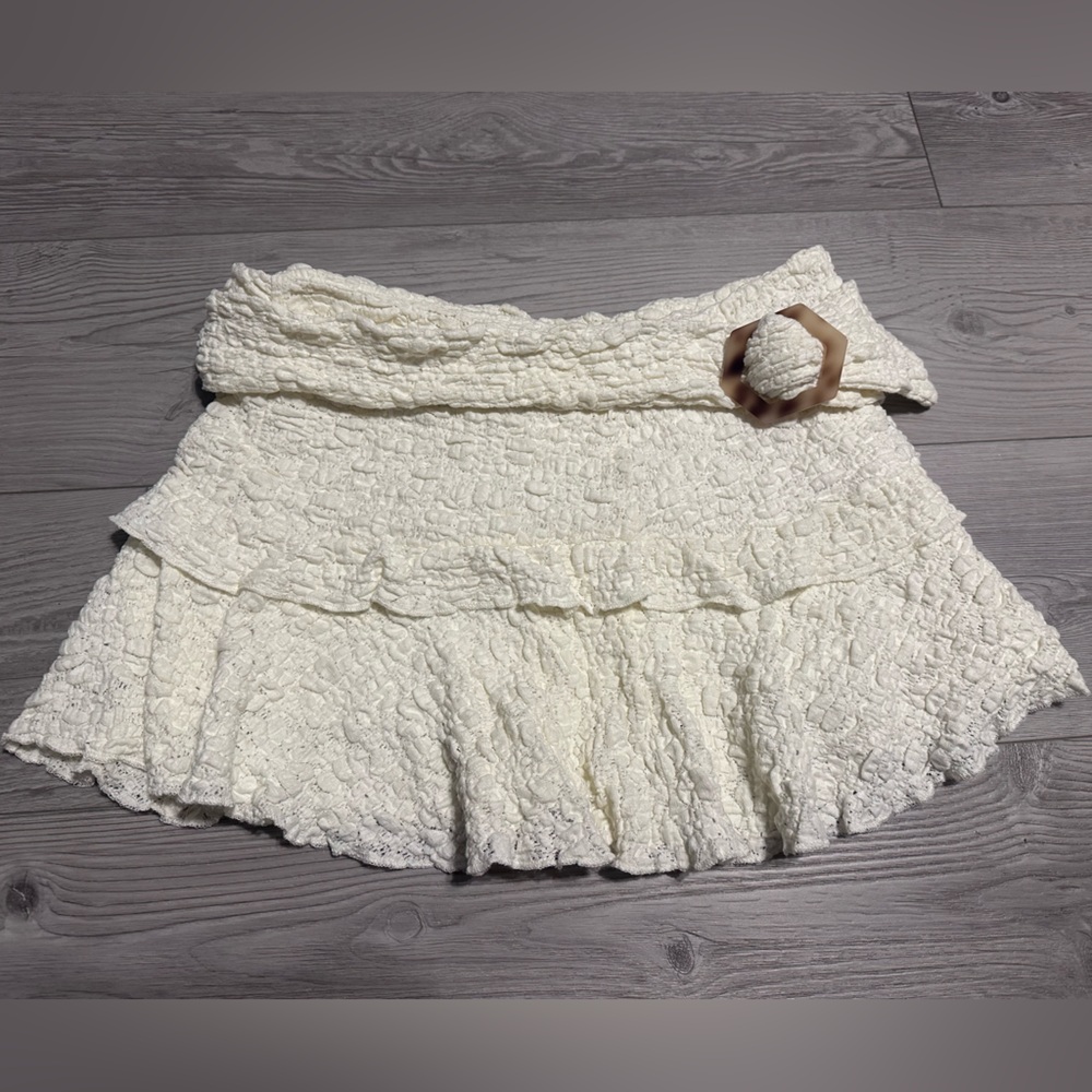 The Kript Cream Ivory Lace Ruffle Textured Mini Skirt with Belt Buckle, M
